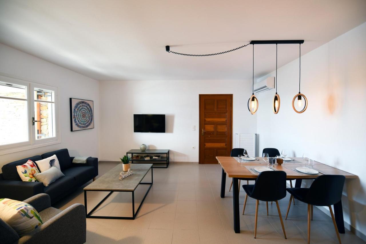Amazing 2 Bedroom Apartment Overlooking The Marina Of Vourkari Exterior photo