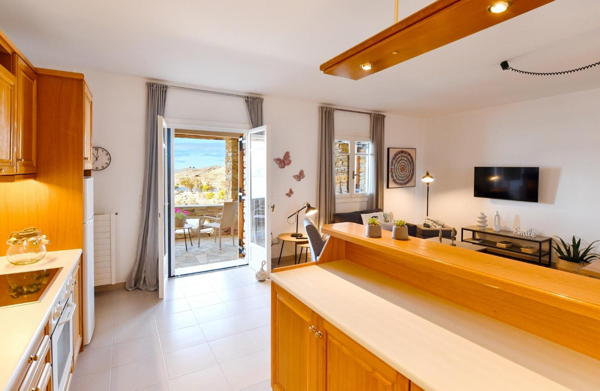 Amazing 2 Bedroom Apartment Overlooking The Marina Of Vourkari Exterior photo