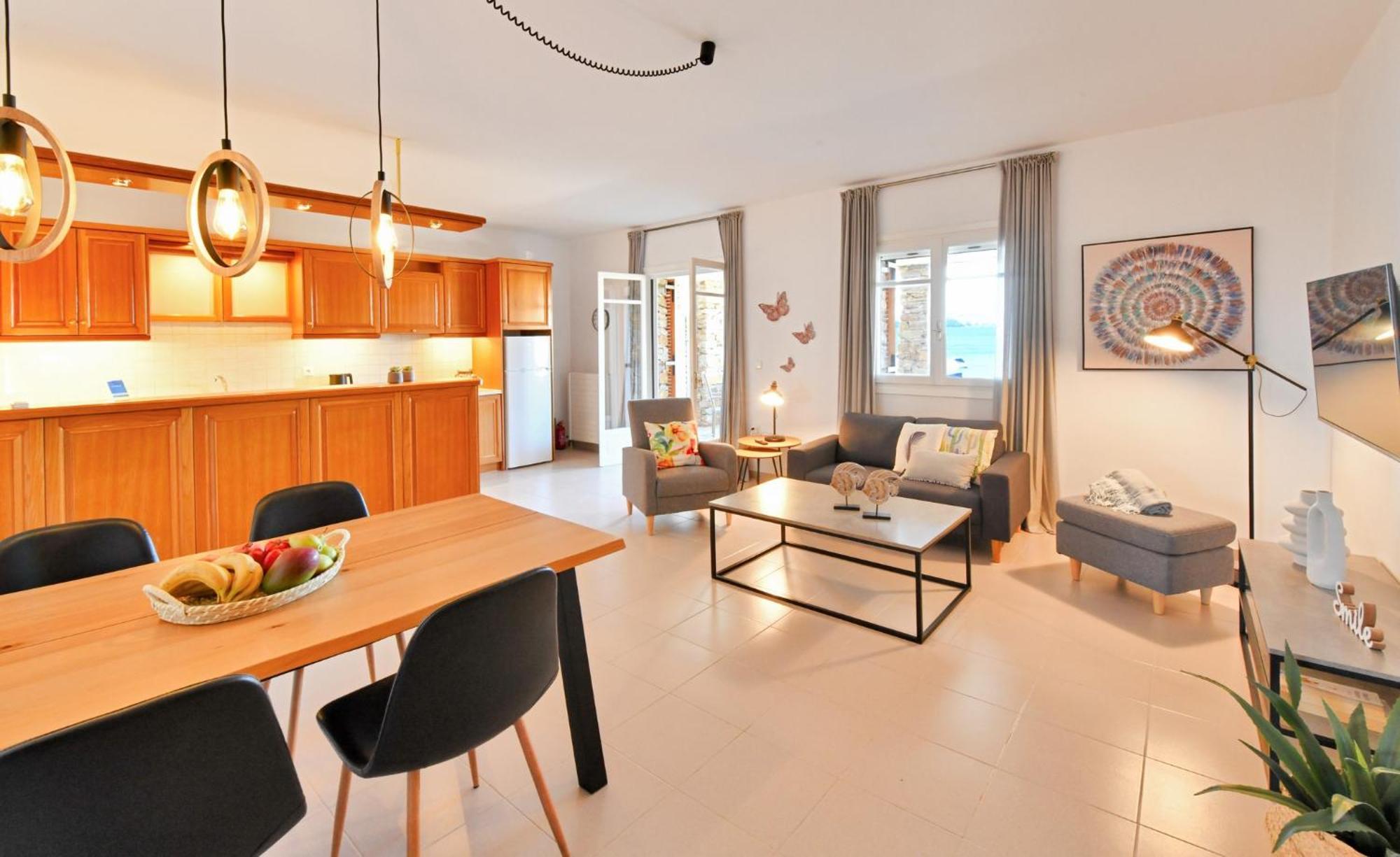 Amazing 2 Bedroom Apartment Overlooking The Marina Of Vourkari Exterior photo