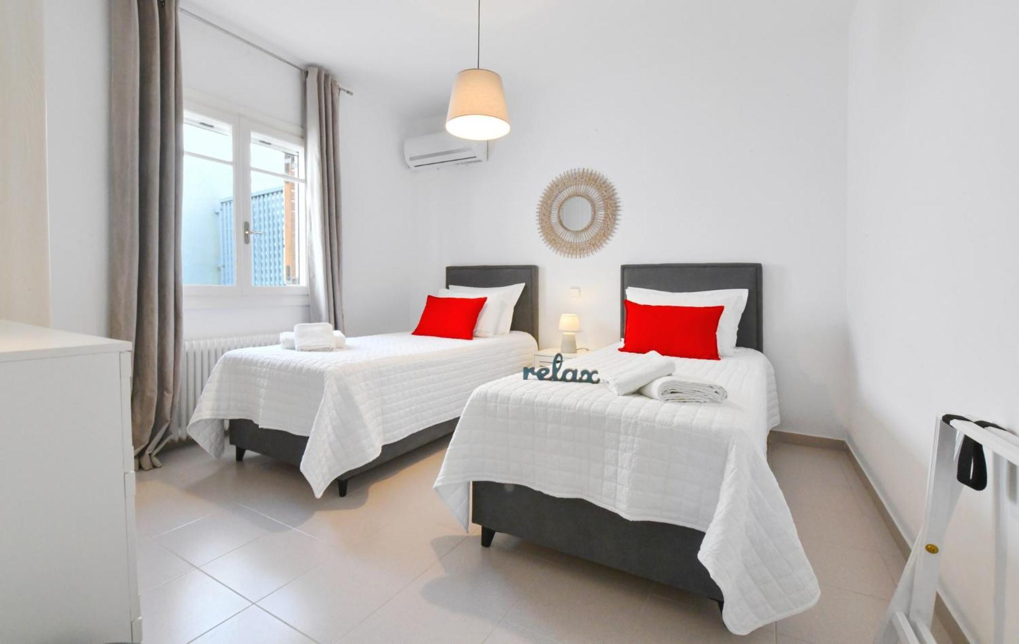 Amazing 2 Bedroom Apartment Overlooking The Marina Of Vourkari Exterior photo